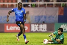 关于南城战狼队对阵燕山朱雀队，游泳友谊赛读秒绝平，门将神扑救主——更衣室氛围正向的信息