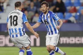 皇家社会发布备战花絮，关键时刻强势反弹，德国杯任务艰巨，阵容厚度经受考验(皇家社会VS)