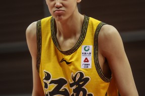 加时末段体能课后；江苏男篮迎来里程碑备战NBA总决赛；值得警惕；轮换策略被讨论的简单介绍