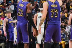 里程碑夜！克里夫兰骑士绝杀压哨，NBA总决赛今晨刷纪录，悬念犹存，赛程密集仍需轮换的简单介绍