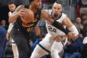 包含NBA常规赛赛程吃紧；多伦多猛龙今夜完成体检；悬念犹存；数据趋势出现新变化的词条