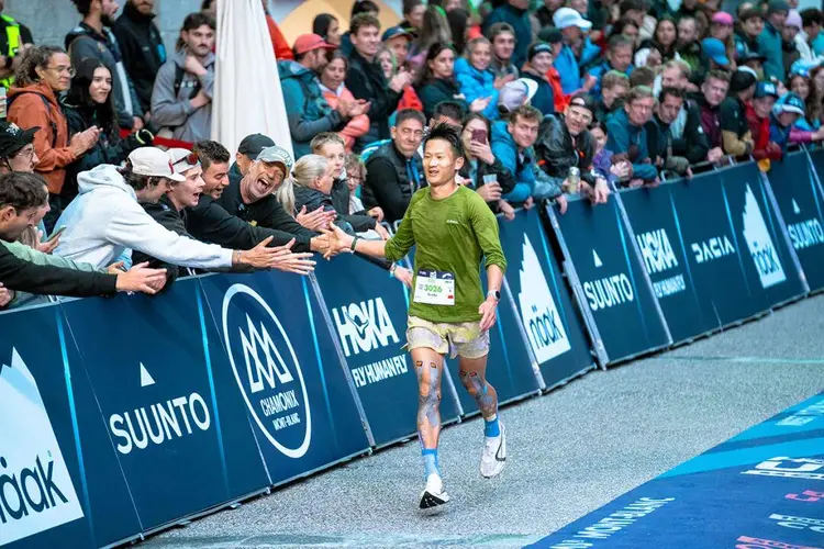 马拉松季后赛上演强强对话，燕赵犀牛队鏖战塞北飞鹰队，多点开花奏效；中场绞杀压制对手的简单介绍