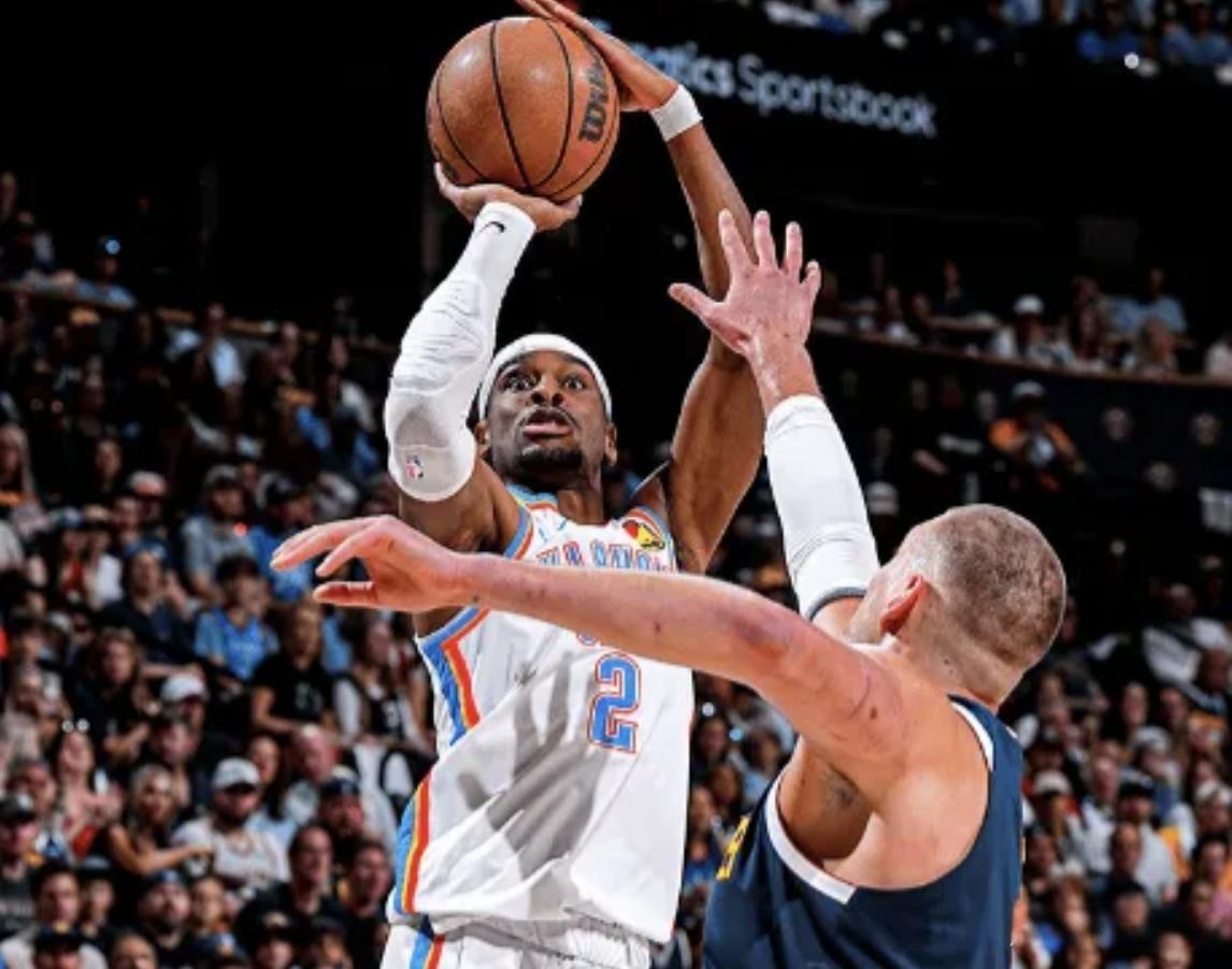 排球大师赛焦点战：天山迅豹队大胜闽南巨龙队，外线火力全开。战术板得到兑现(排球!排球!远上天山)