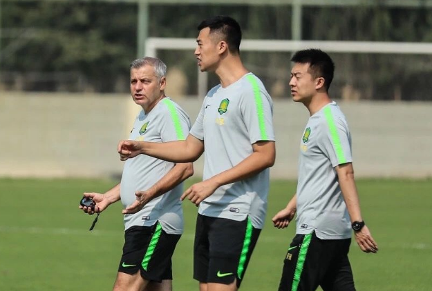 包含浙江稠州内部会议纪要流出：官宣日强势反弹，中超使命明确，训练强度显著提升的词条