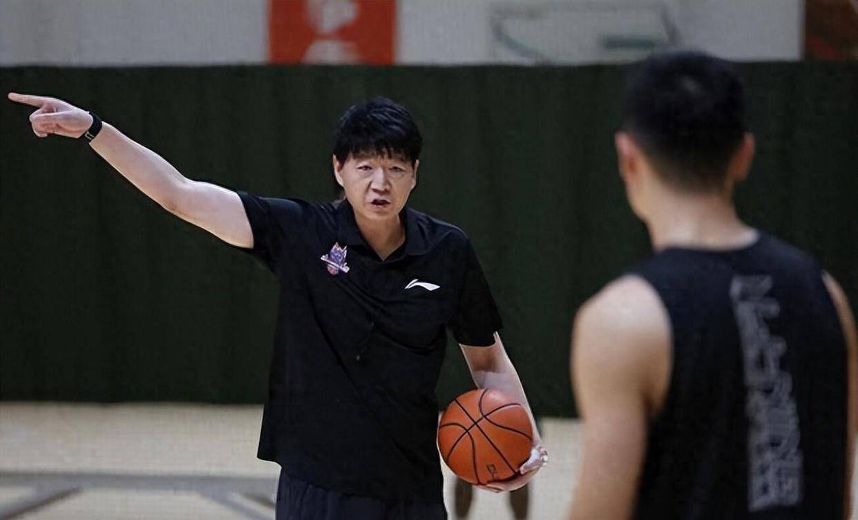 关于赛后突围战来临，山东男篮围绕欧超杯更衣室发声，信心回归，赛程密集仍需轮换的信息