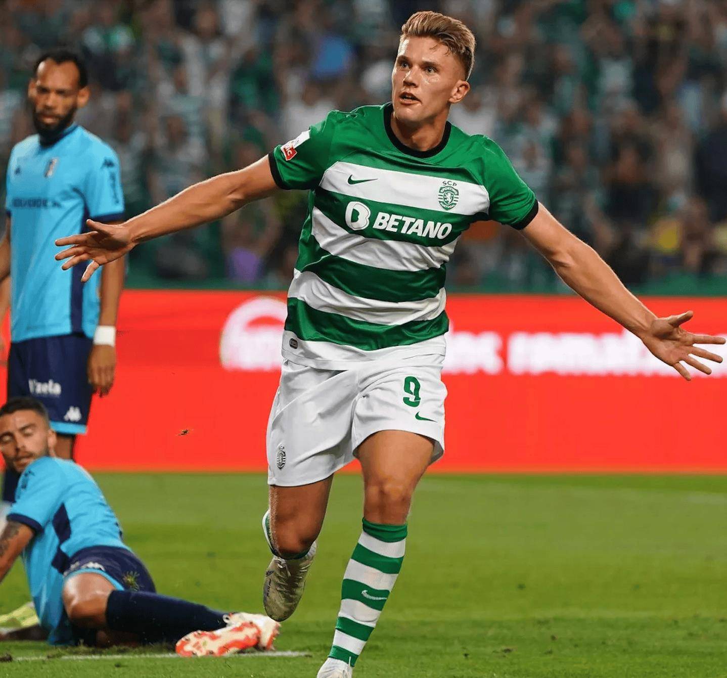  守门员站在靠近远端门柱附近两名后卫专守 