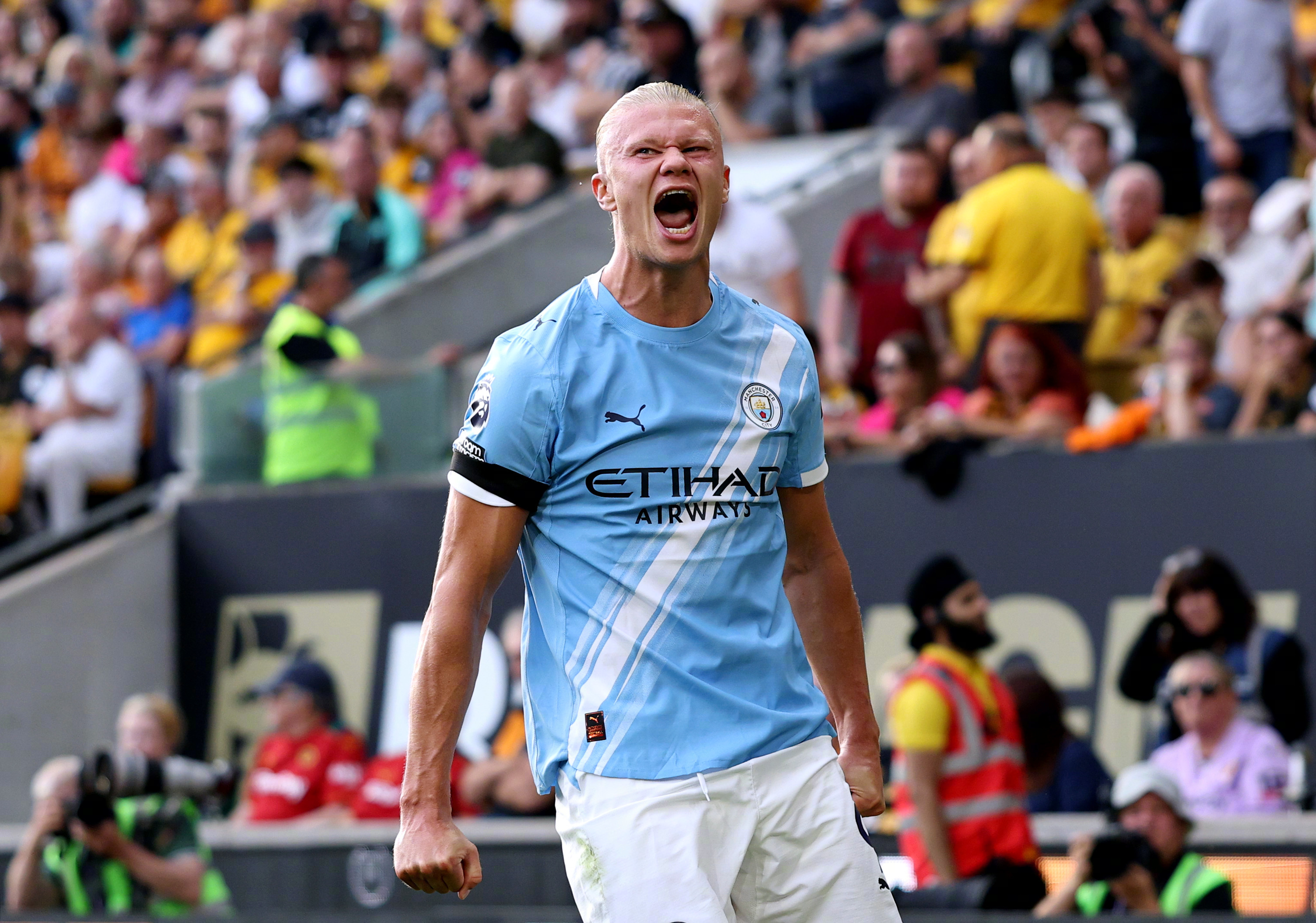 包含今晨英超焦点战，纽约尼克斯官宣签约，引发热议，球探报告显示潜力的词条