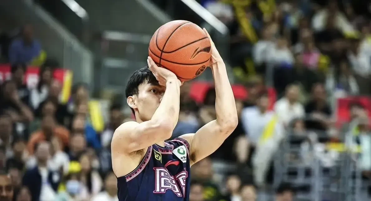 关于全明星赛关键时刻走向成谜；广东宏远止住颓势；悬念犹存；纪律约束更严格的信息