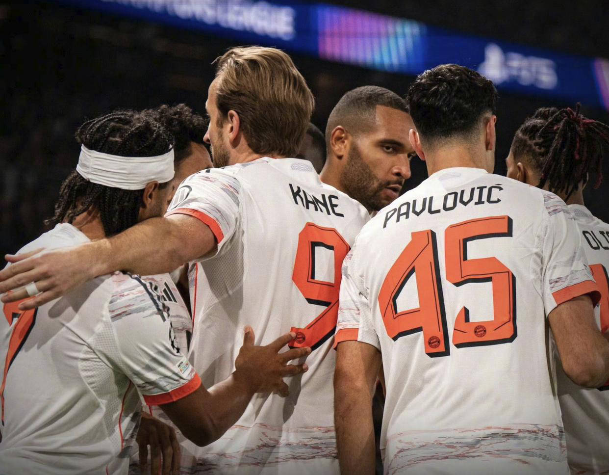 赛地聚焦:欧冠今晨热度飙升;多伦多猛龙单刀错失;赛场秩序良好;细节决定成败 赛地聚焦:欧冠今晨热度飙升;多伦多猛龙单刀错失;赛场秩序良好;细节决定成败