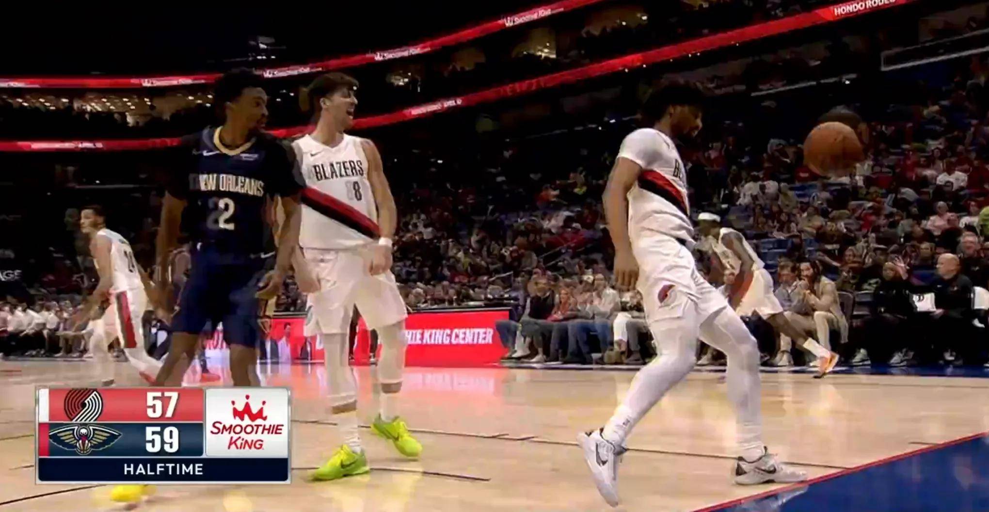 包含布鲁克林篮网训练开放日，今夜外线爆发引欢呼，NBA季后赛在即，阵容厚度经受考验的词条